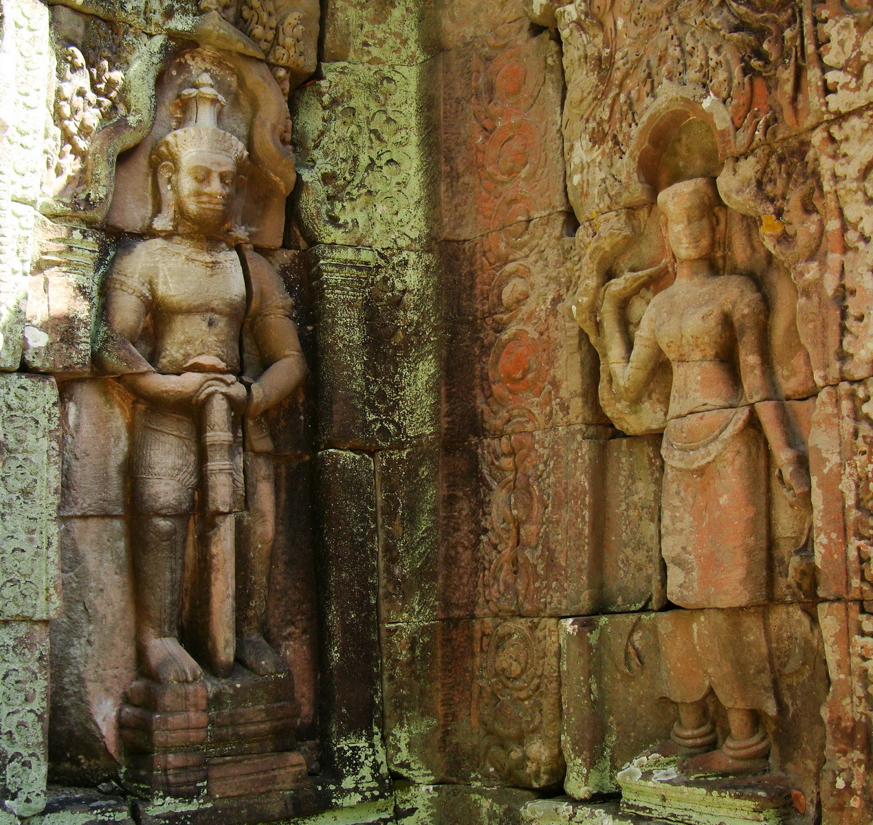 D Banteay Kdei Temple main enclosure Bas relief guardian 04