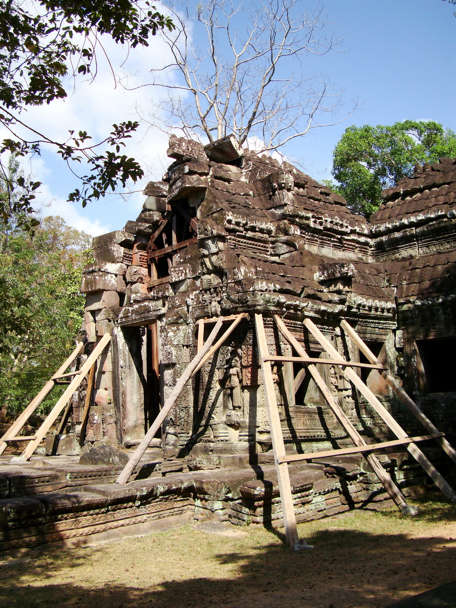 E Banteay Kdei Temple Gopura III W Bayon style 07