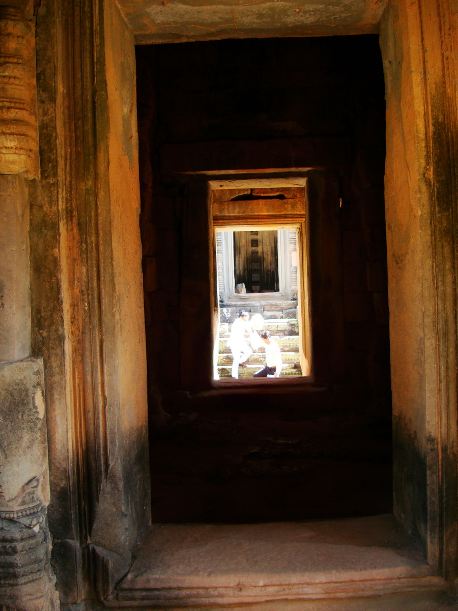 Banteay Samre Temple main sanctuary Bas reliefs East Baray 07