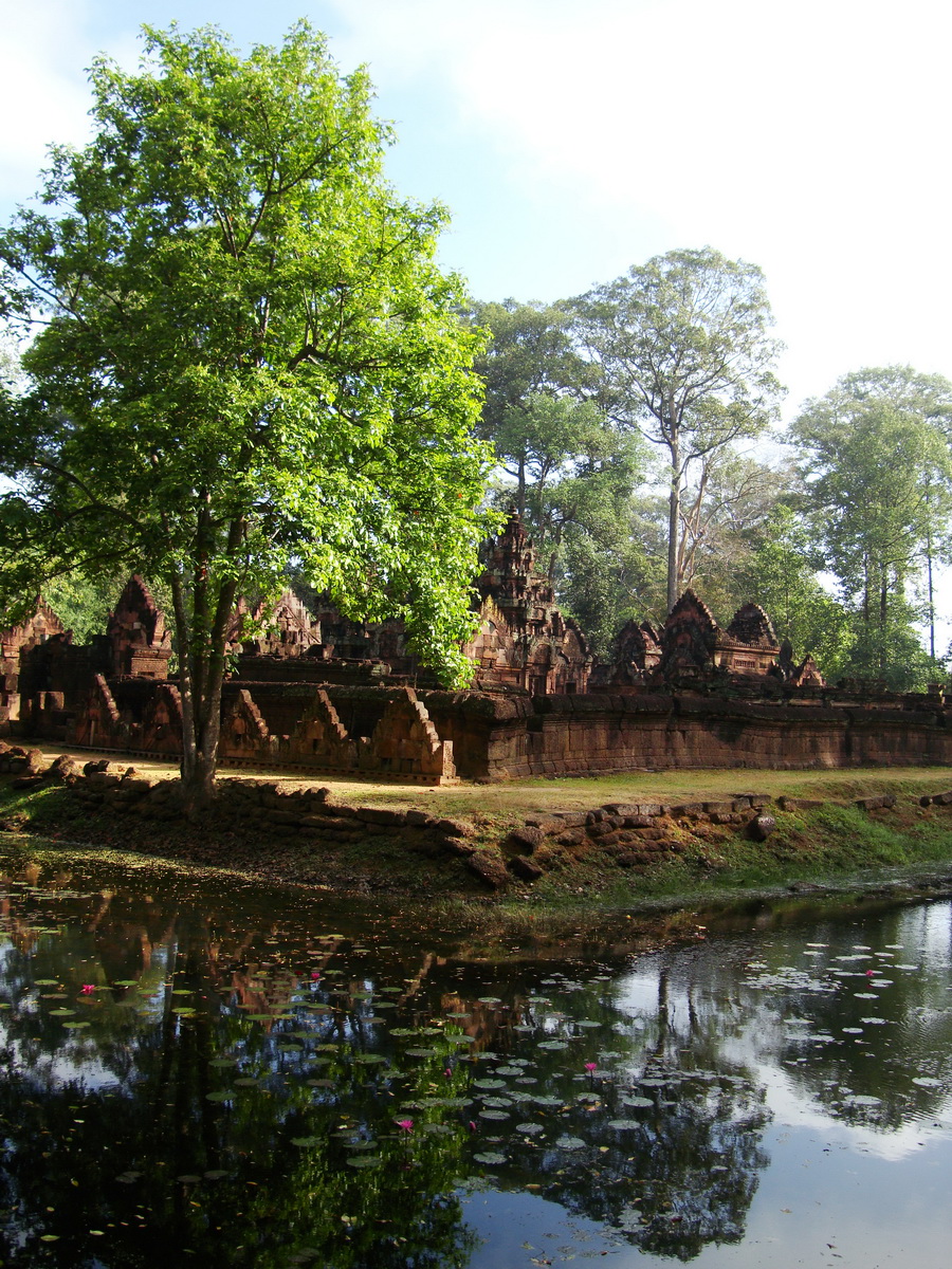 Banteay Srei 10th century Khmer architecture Tribhuvanamahesvara 07