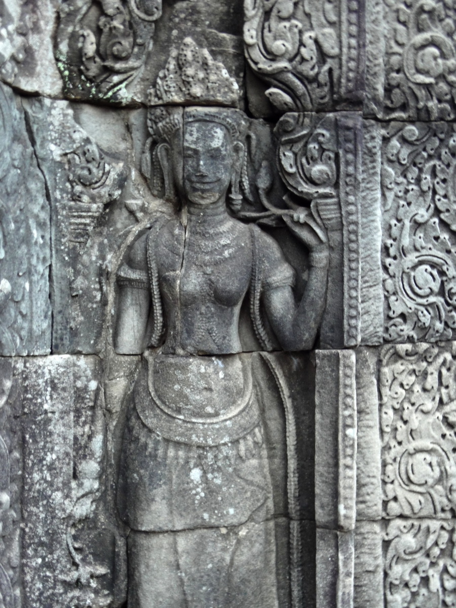 Bayon Temple Bas relief devatas Angkor 14