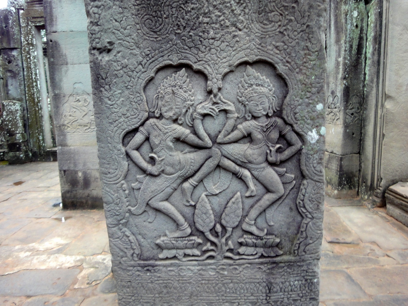 Bayon Temple Bas relief pillars two dancing apsaras Angkor 02