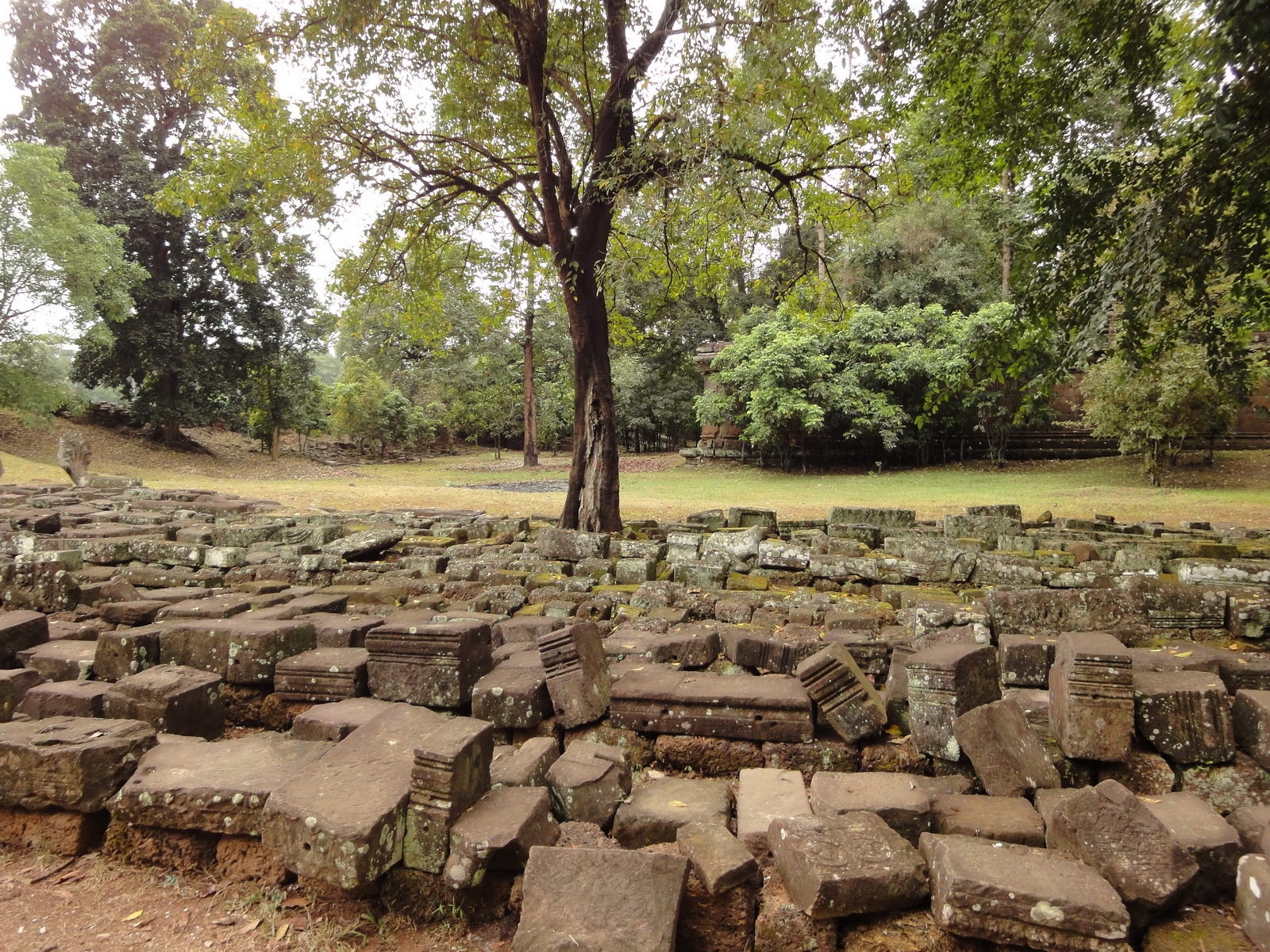 Phimeanakas stones marked for restoration Hindu Khleang style 01