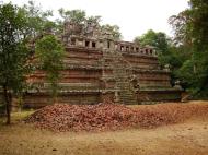 Asisbiz Celestial temple eastern side guardian lion Hindu Khleang style Angkor 04