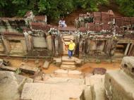 Asisbiz Phimeanakas central tower Northern stairs Hindu Khleang style 03
