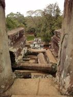 Asisbiz Phimeanakas central tower Southern views Hindu Khleang style 05