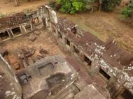 Asisbiz Phimeanakas central tower Southern views Hindu Khleang style 14