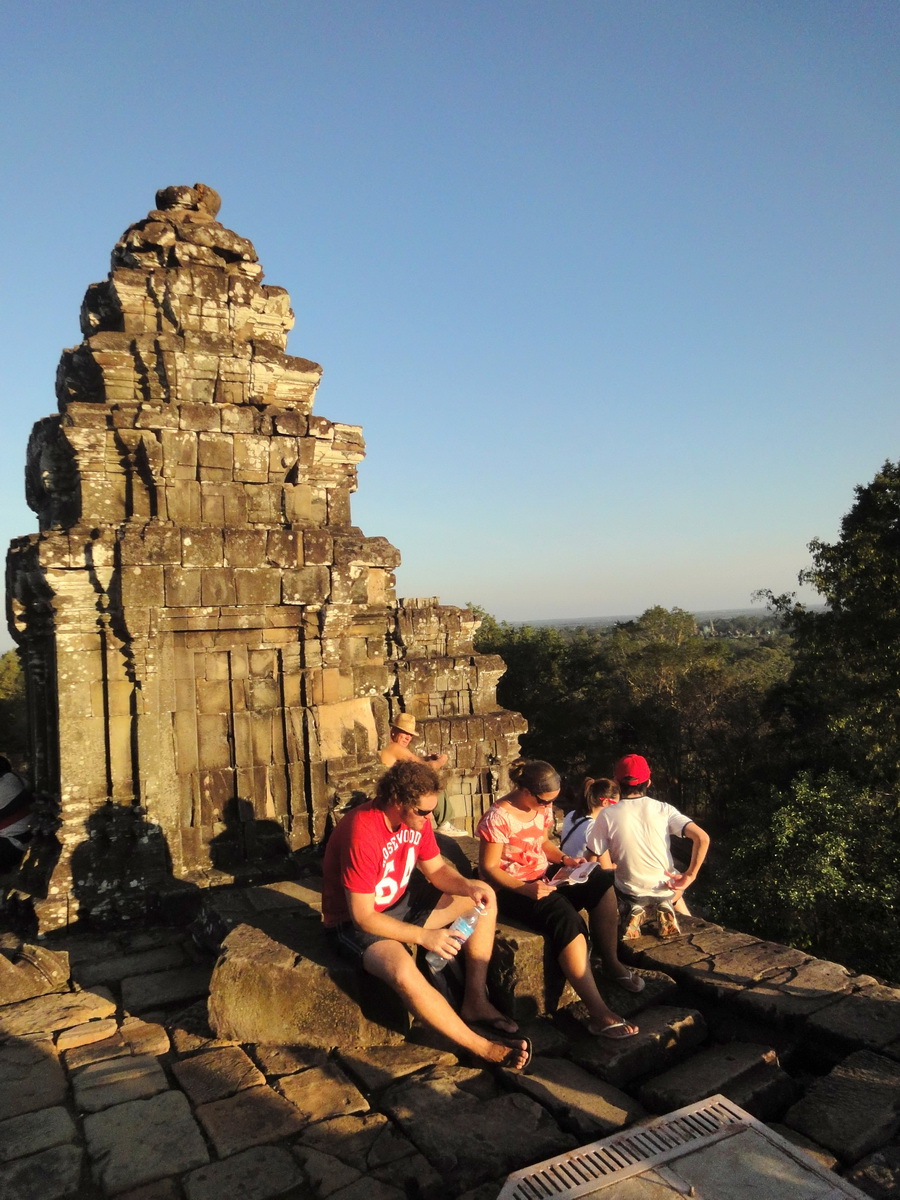 Phnom Bakheng Temple popular tourist sunset spot Angkor 04