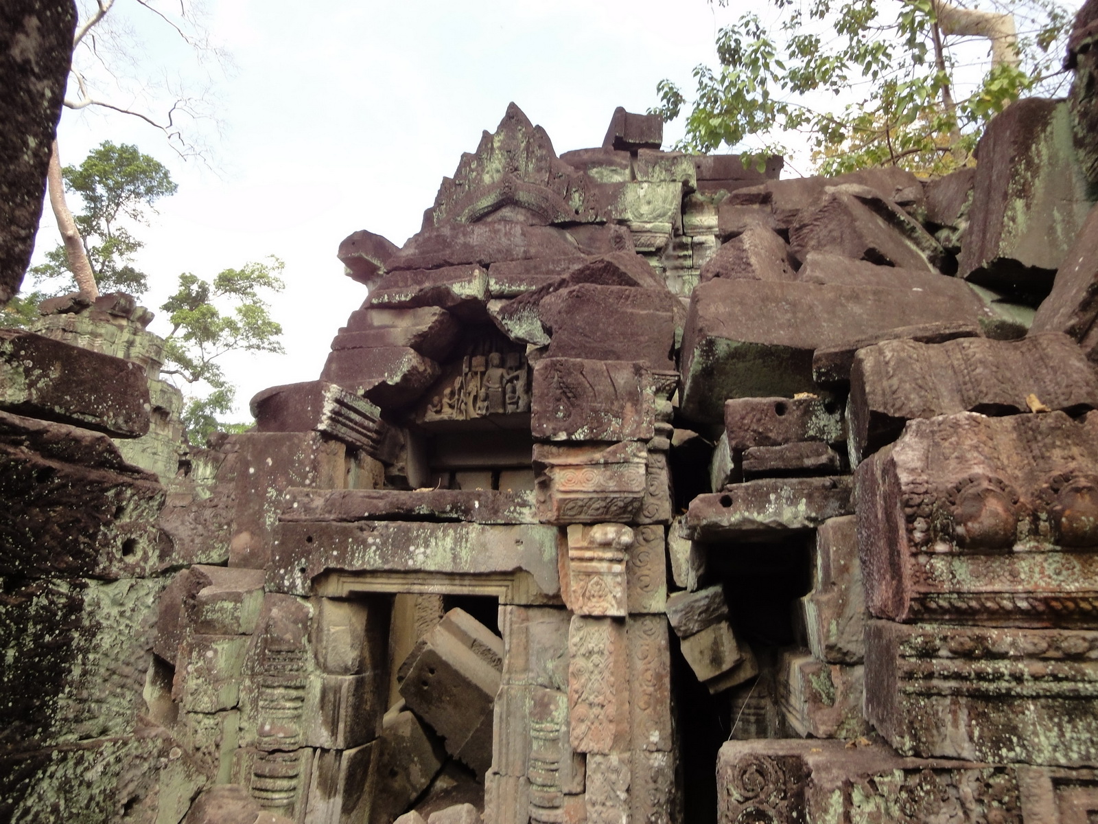 Preah Khan Temple Bas relief Buddhas main enclosure Angkor 03