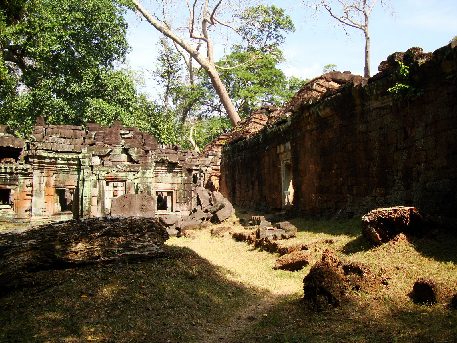Preah Khan Temple 12th century Khmer Style galleries 05