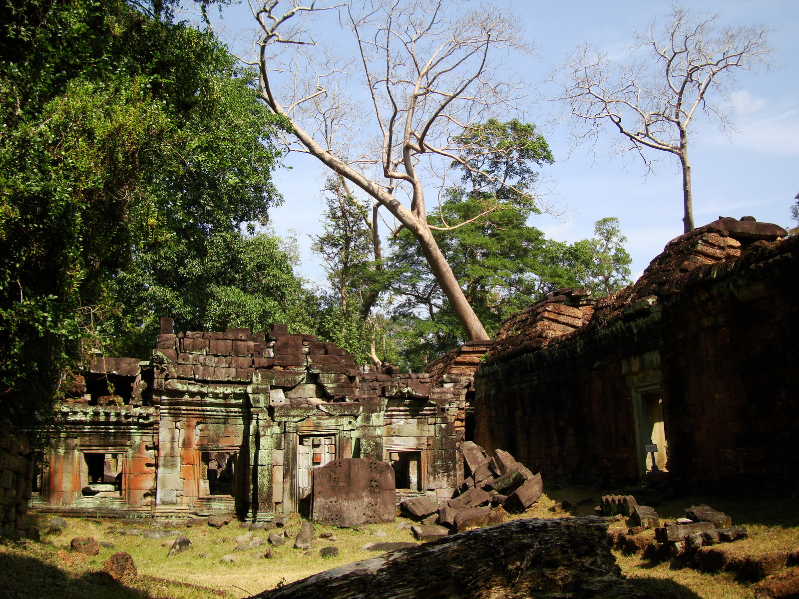 Preah Khan Temple 12th century Khmer Style galleries 06