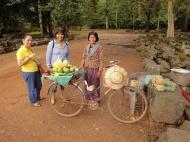 Asisbiz Terrace of the Elephants fruit vendor Angkor Thom 01