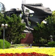 Asisbiz Huangpu Park Statue The Bund Area Shanghai China 04