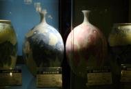 Asisbiz Ji Jong Hall area tea shop fine porcelain china vases 04