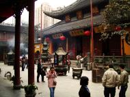 Asisbiz Jade Buddha Temple Grand Hall and courtyard chinese temple archeitecture 02