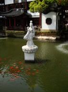 Asisbiz S0 Yu Garden Yu Yang Garden entrance area fountain Huangpu Shanghai China 01