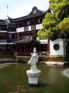 Asisbiz S0 Yu Garden Yu Yang Garden entrance area fountain Huangpu Shanghai China 02