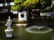 Asisbiz S0 Yu Garden Yu Yang Garden entrance area fountain Huangpu Shanghai China 03
