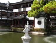 Asisbiz S0 Yu Garden Yu Yang Garden entrance area fountain Huangpu Shanghai China 07