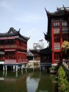 Asisbiz S01 Yu Garden Yu Yang Garden tour nine zigzag bridge and mid lake pavilion Shanghai 06