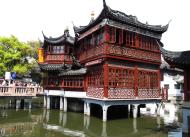 Asisbiz S01 Yu Garden Yu Yang Garden tour nine zigzag bridge and mid lake pavilion Shanghai 08