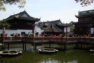 Asisbiz S01 Yu Garden Yu Yang Garden tour nine zigzag bridge and mid lake pavilion Shanghai 11