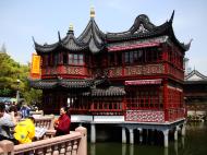 Asisbiz S01 Yu Garden Yu Yang Garden tour nine zigzag bridge and mid lake pavilion Shanghai 21