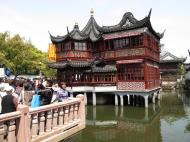 Asisbiz S01 Yu Garden Yu Yang Garden tour nine zigzag bridge and mid lake pavilion Shanghai 25
