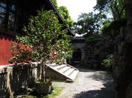 Asisbiz S04 Yu Garden Yu Yang Garden tour Sansui Hall entrance area walkway Shanghai 03