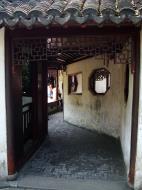 Asisbiz S12 Yu Garden Yu Yang Garden tour double lane corridor Huangpu Shanghai China 01