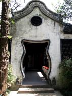 Asisbiz S12 Yu Garden Yu Yang Garden tour double lane corridor entrane Huangpu Shanghai China 05