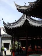 Asisbiz S16 Yu Garden Yu Yang Garden tour ancient well pavilion Huangpu Shanghai China 01