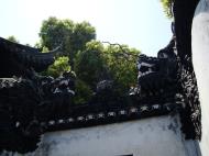 Asisbiz S25 Yu Garden Yu Yang Garden two dragon seizing pearl wall sculptures Huangpu Shanghai 03