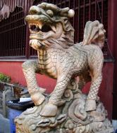 Asisbiz Yu Garden Yu Yang Garden outer area stone dragon horse guardians Huangpu Shanghai 02