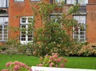 Asisbiz Apple tree Flojstrup Aarhus Denmark 01