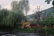 Asisbiz Travel to Claude Monet Water Lily Pond in Giverny France 01