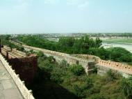 Asisbiz Uttar Pradesh Agra Agra Fort outer walls India Apr 2004 01