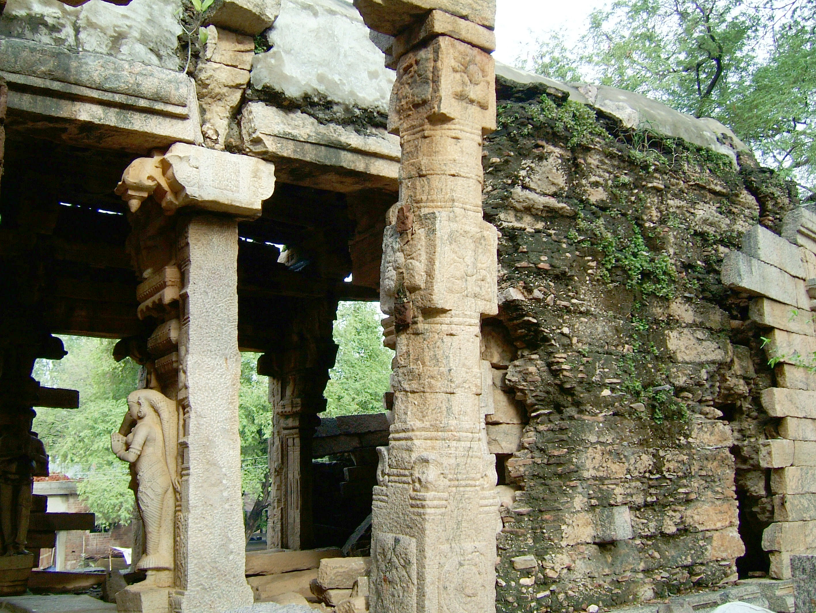 Madurai Alagar Kovil Temple ruins India May 2004 08