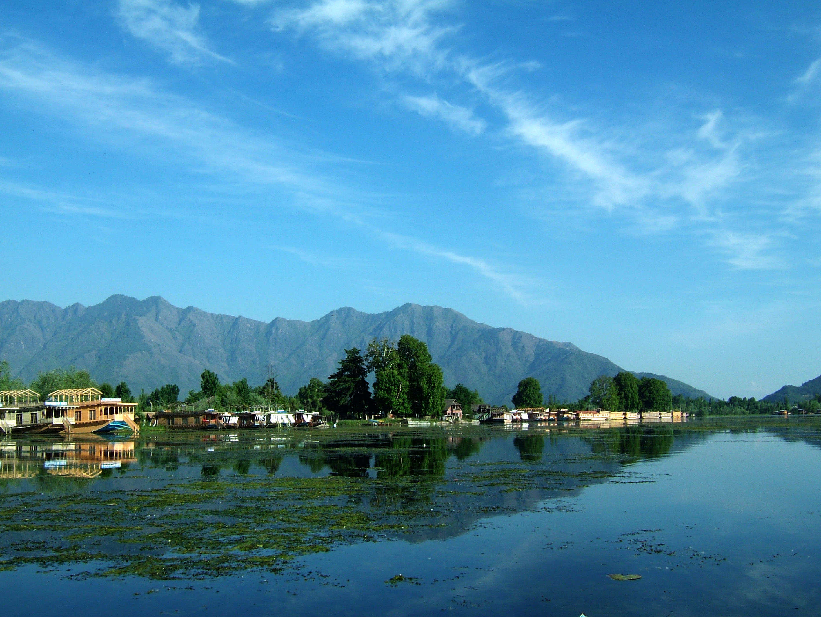 Kashmir Srinagar Dal lake panoramic views India India Apr 2004 037