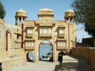 Asisbiz Rajasthan Jaisalmer Gadi Sagar Lake entrance India Apr 2004 02