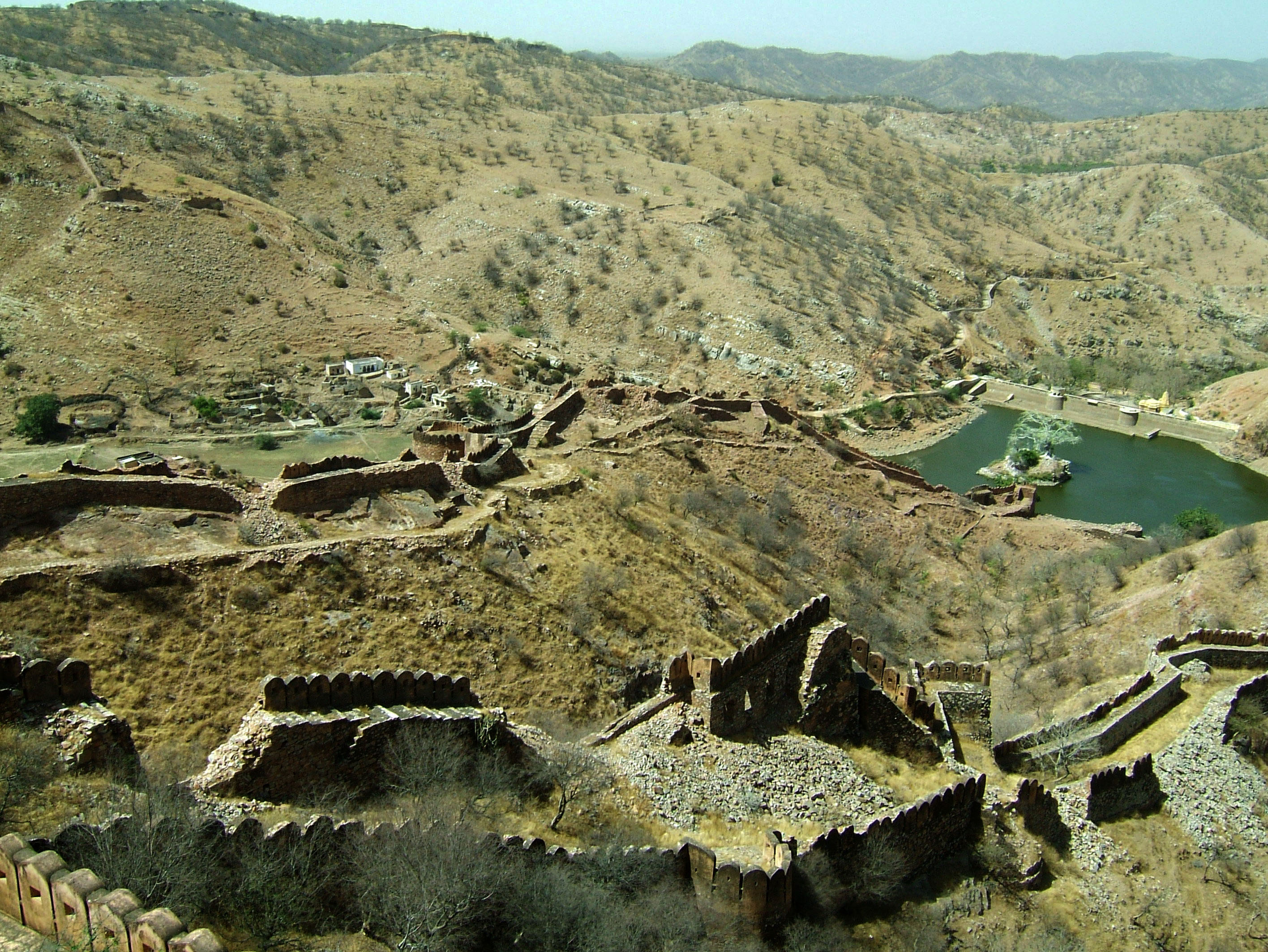 Rajasthan Jaipur Jaigarh Fort Jaivana cannon India Apr 2004 10