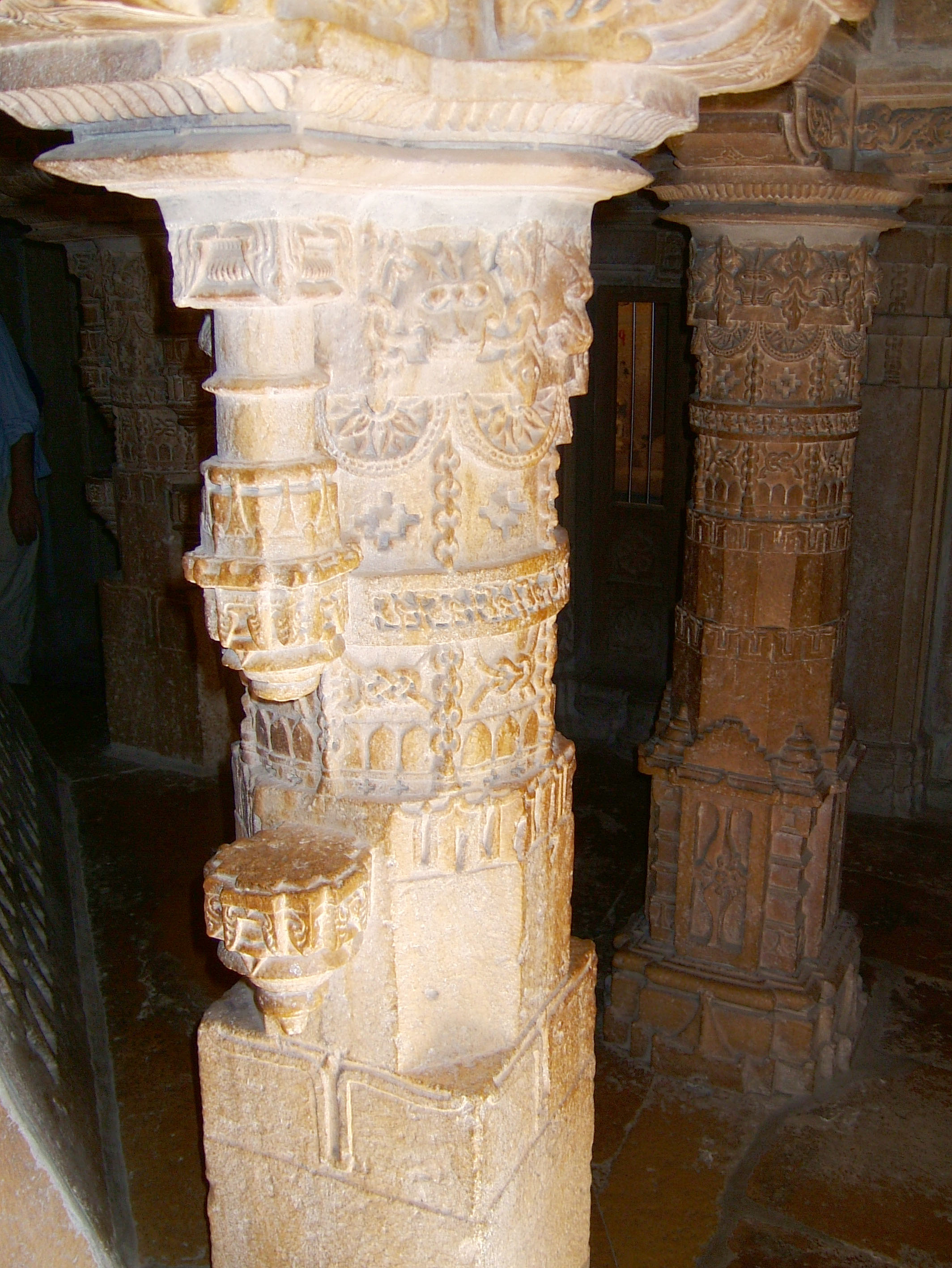 Rajasthan Jaisalmer Fort Jain Temple pilar engravings India Apr 2004 03