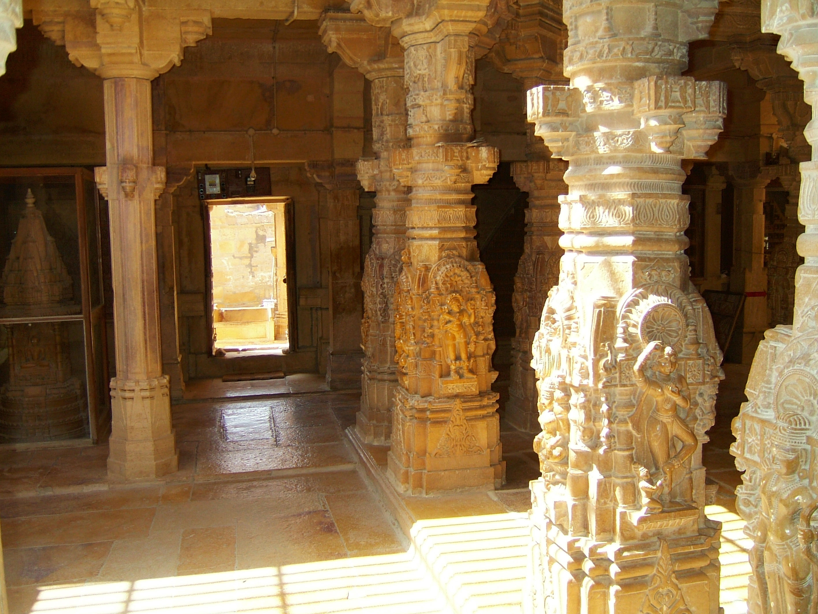 Rajasthan Jaisalmer Fort Jain Temple pilar engravings India Apr 2004 02