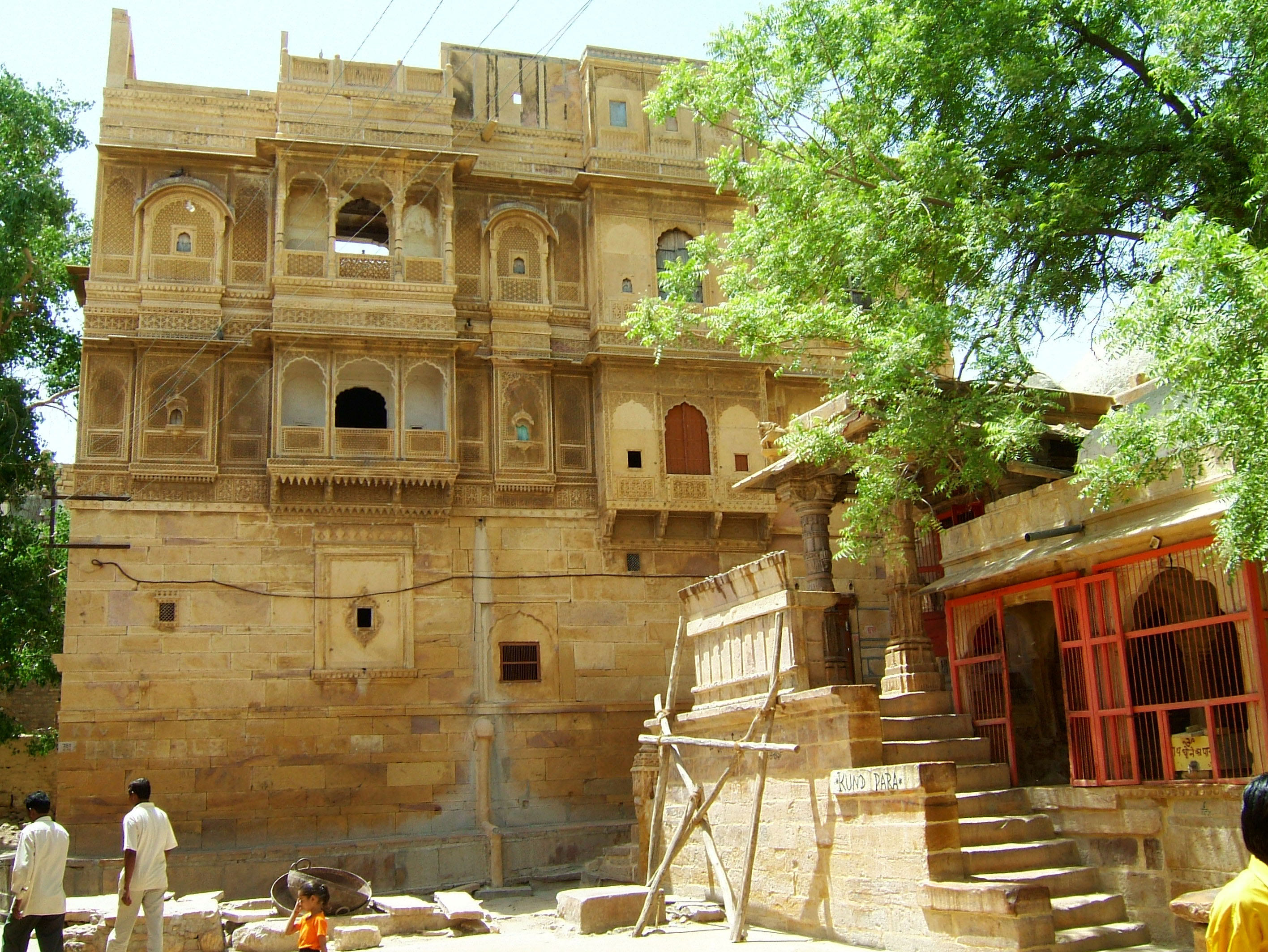 Rajasthan Jaisalmer Fort homes India Apr 2004 03