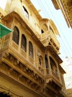 Asisbiz Rajasthan Jaisalmer Fort Mansion Facade India Apr 2004 02