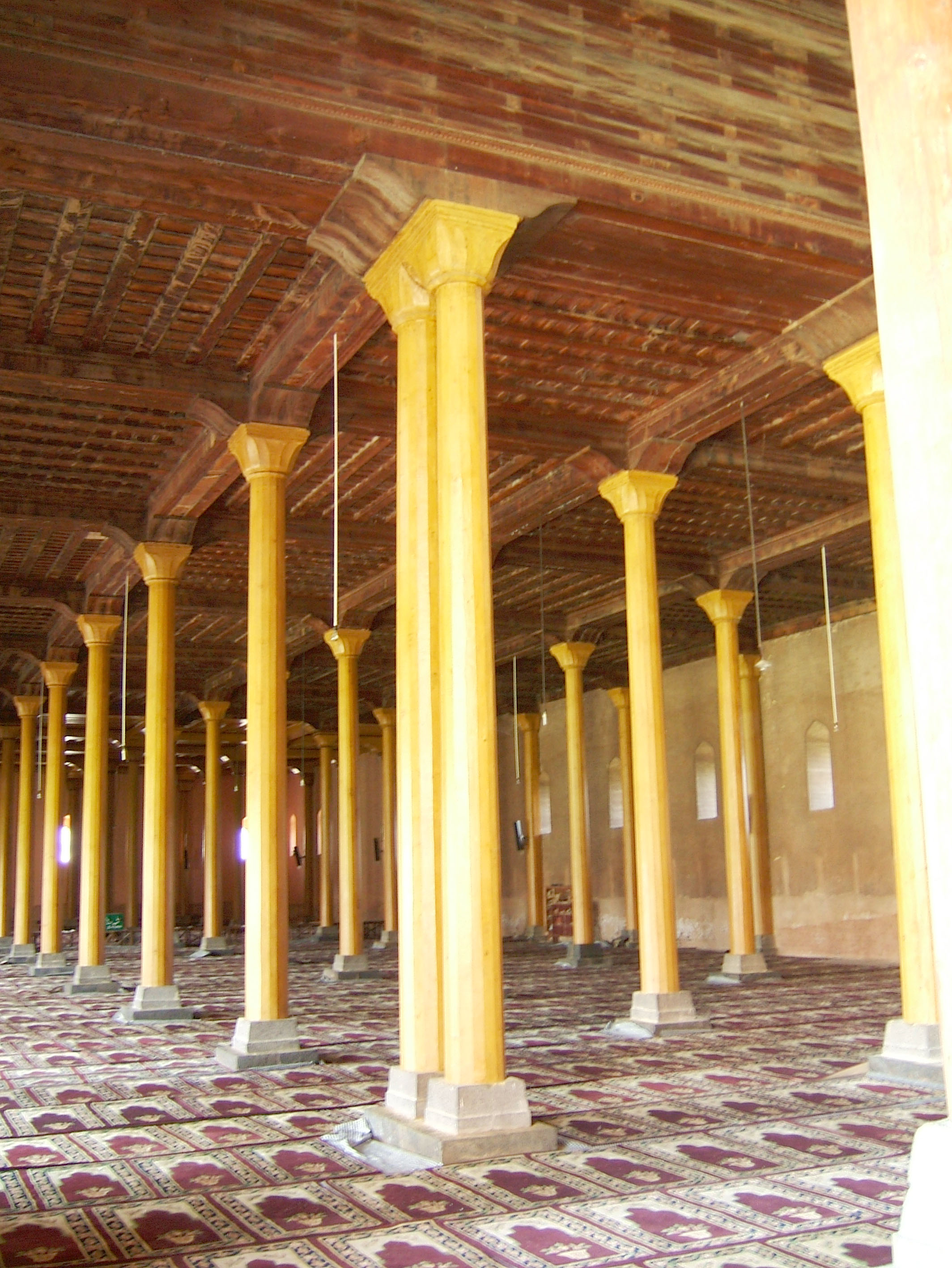 Kashmir Srinagar Jama Masjid Mosque prayer hall India Apr 2004 02