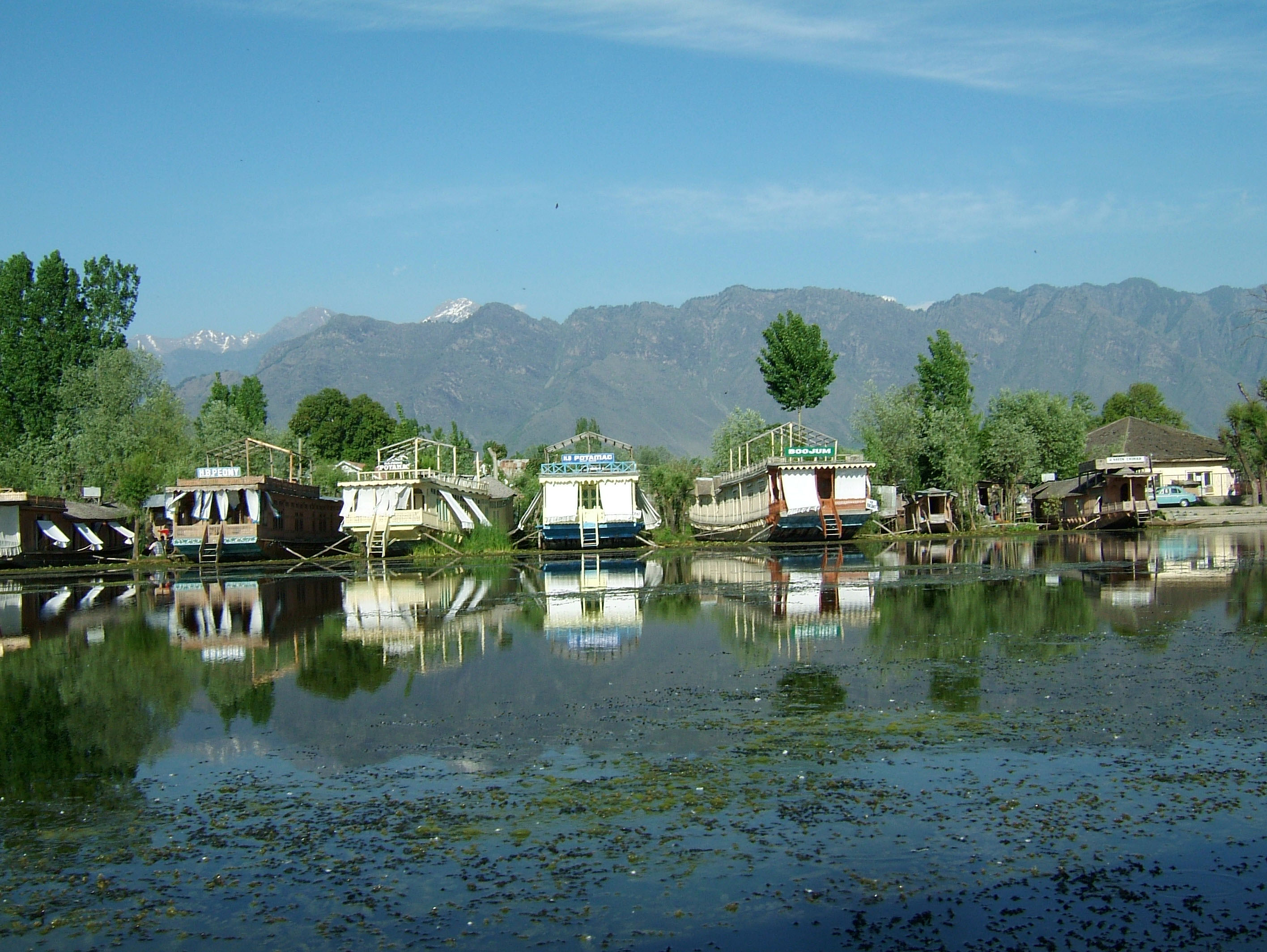 Kashmir houseboats Srinagar Dal lake India Apr 2004 16