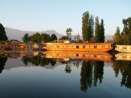 Asisbiz Kashmir houseboats Srinagar Dal lake India Apr 2004 08