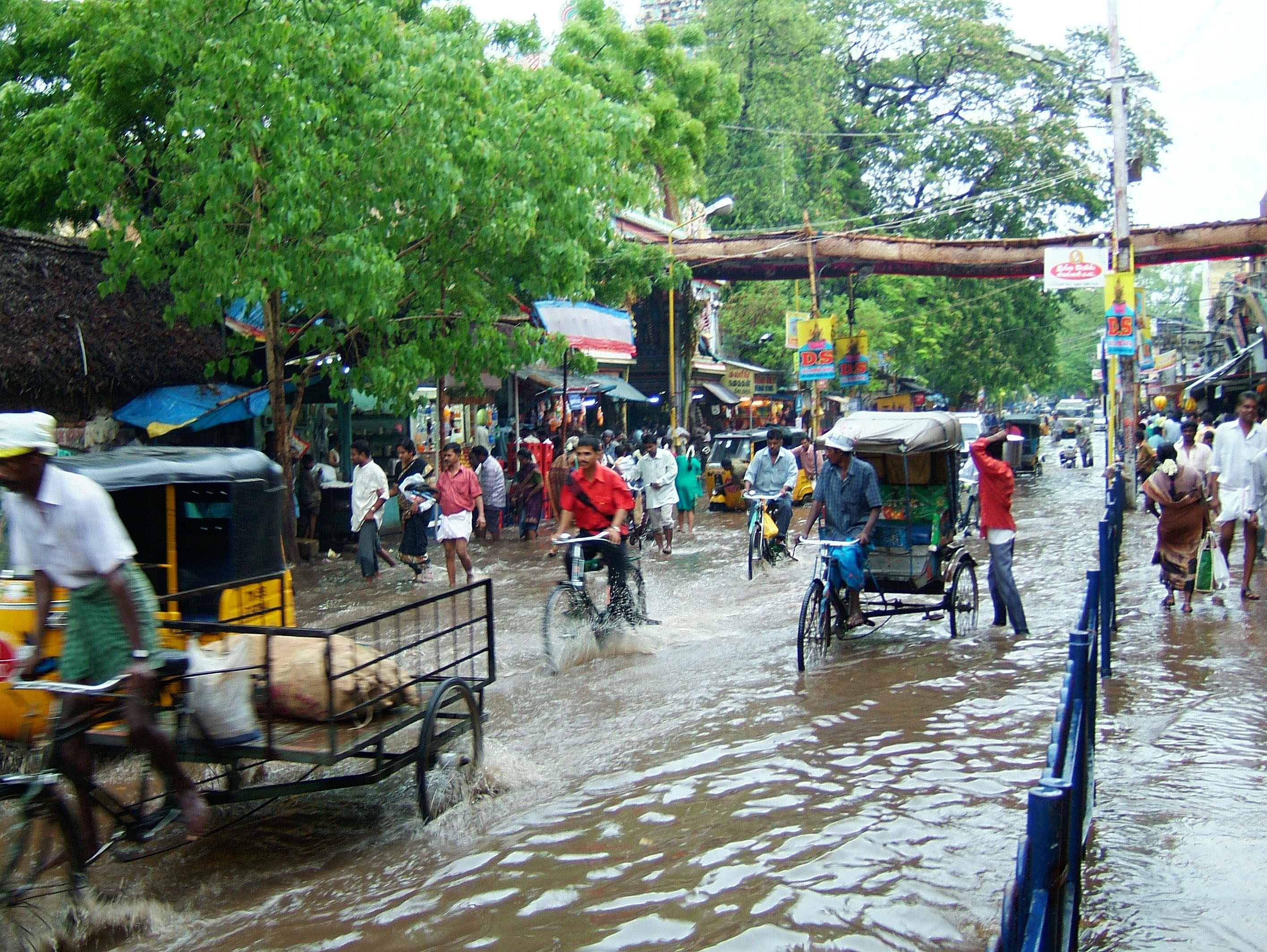 Madurai Sri Meenakshi Temple main road flooding India May 2005 04