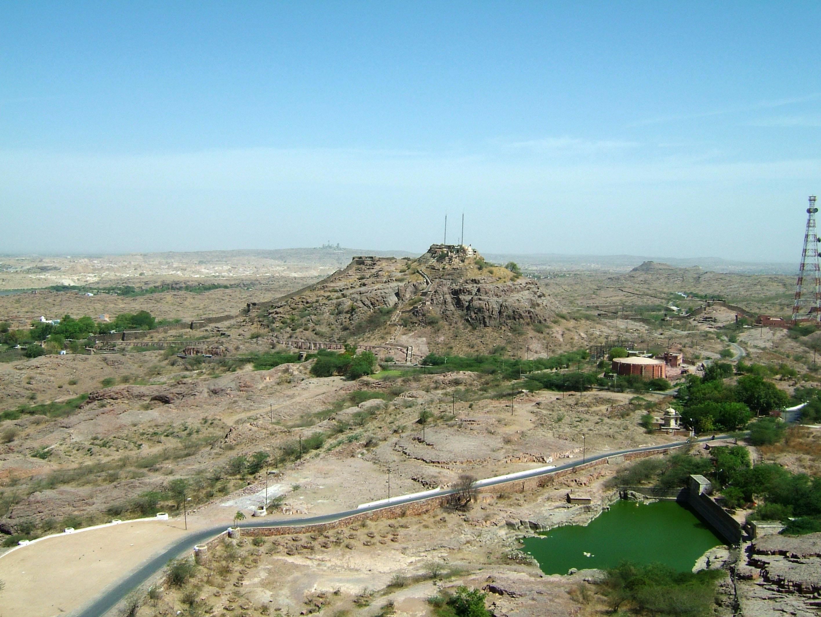 Rajasthan Jodhpur Mehrangarh Fort dam India Apr 2004 02
